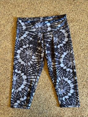 Danskin Black and Gray Tie-Dye Capri Leggings